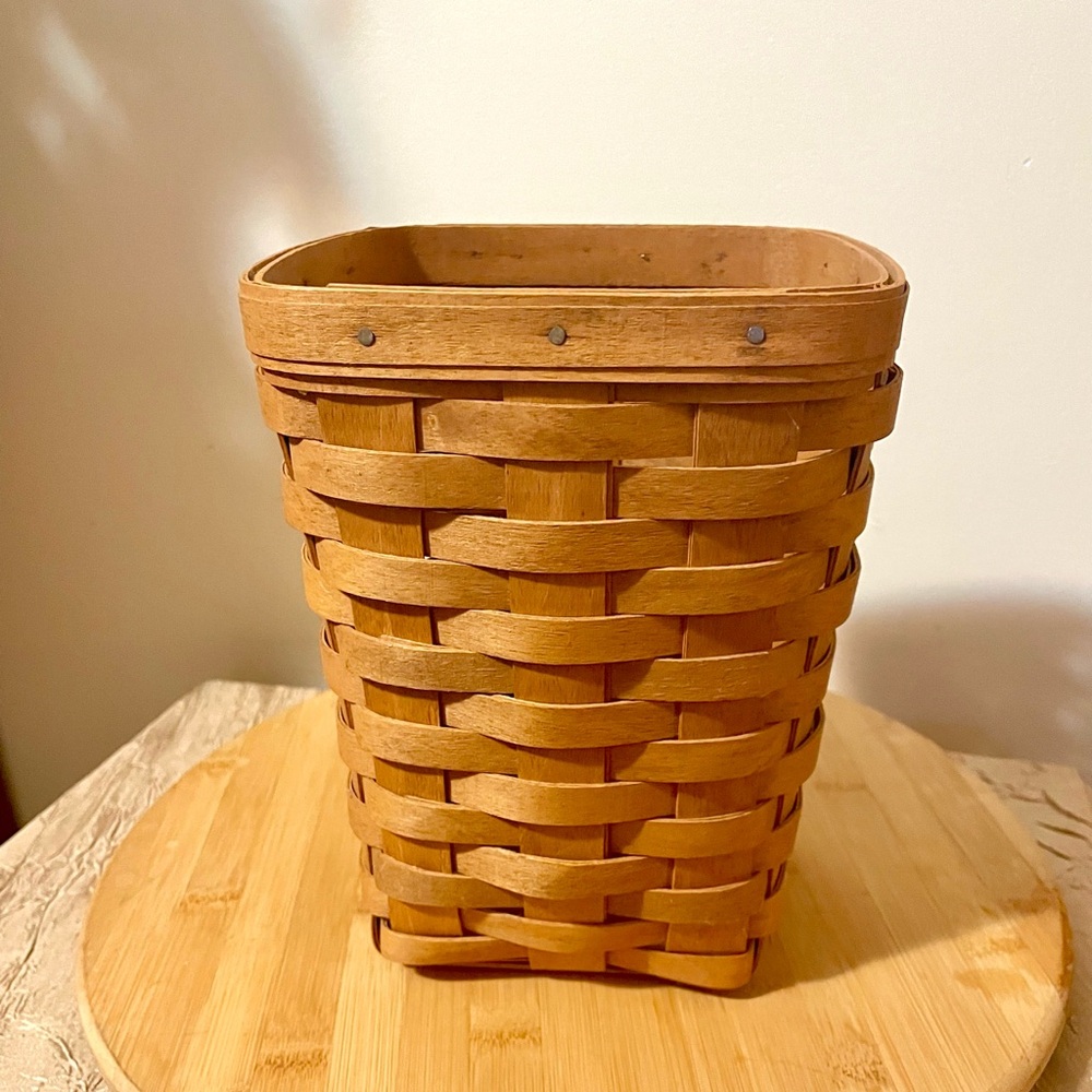 Longaberger Basket. Gently used condition. No plastic protector or liner.